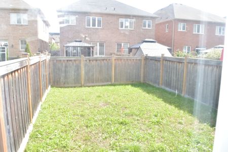 For Lease - 20 Munch Place, Milton, Ontario - Photo 4