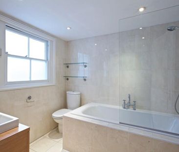 Five bedroom family house in the heart of Kensington - Photo 2