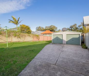 Charming Hamilton Classic in a Prime Location - Photo 3