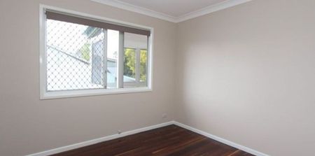 Three Bedroom Home - Looking for New Family !!!!! - Photo 3