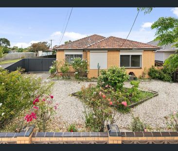 Quiet & Convenient three Bedroom Home! - Photo 3