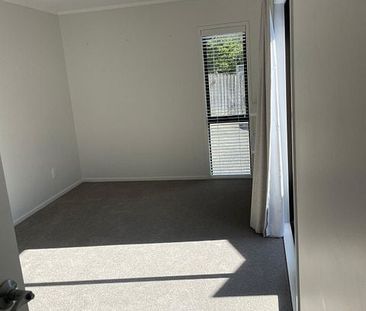 Spacious and sunny family home - Photo 3