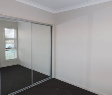 Modern Family Home - Photo 4