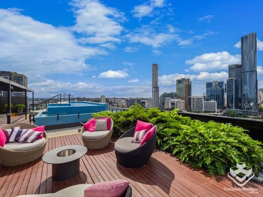 Furnished one bedroom in South Brisbanes best location with stunning river & city views - Photo 1