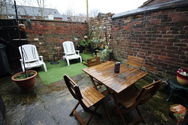2 bedroom terraced house to rent - Photo 1