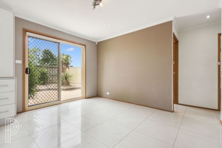 Freshly renovated Townhouse in Prime Amaroo Location - Photo 2