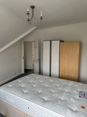 4 Bed Flat, Hendon, NW4 - Photo 3
