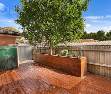 2/42 Eisenhower Street, Reservoir VIC 3073 - Photo 4