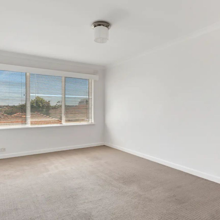 “Comfortable Living in a Prime Location” - Photo 1