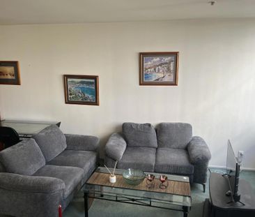 Fantastic Central Location - Photo 2