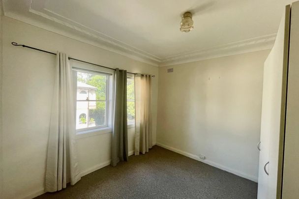 SPACIOUS TWO BEDROOM APARTMENT! - Photo 1