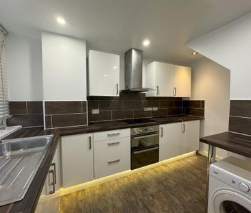 2 bedroom maisonette to rent - Photo 2