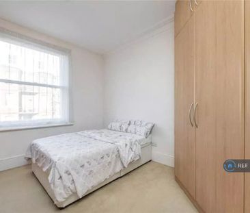 3 bedroom flat to rent - Photo 3