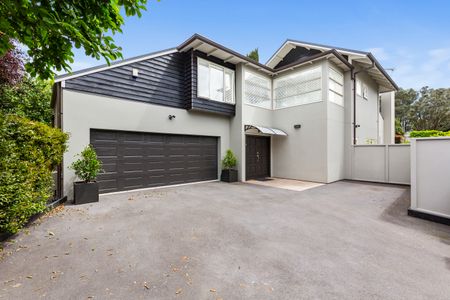 Executive Family Living - Photo 3