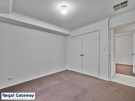 8 Chile Way, AUBIN GROVE WA 6164 - Photo 4