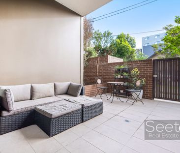 Modern, apartment with Dual or Street Access and 2 Courtyards! - Photo 6