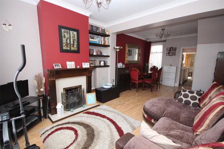 2 bedroom Terraced House to let - Photo 4