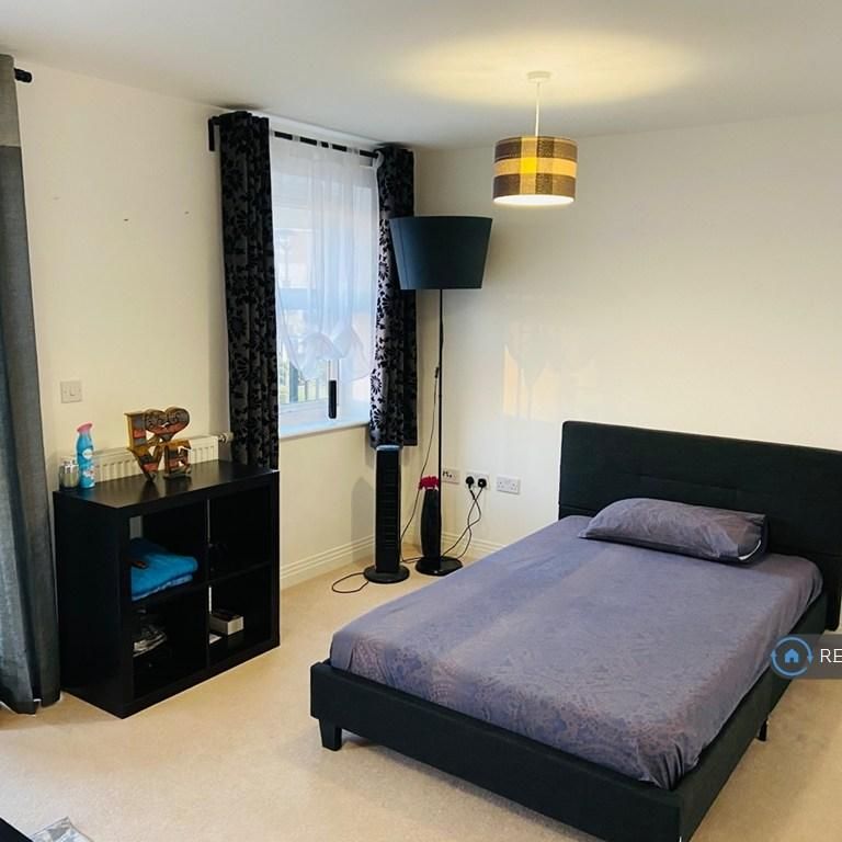 1 bedroom in a house share to rent - Photo 1