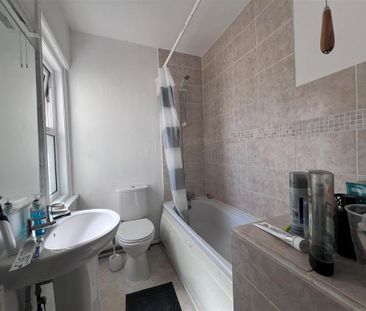 3 bedroom private hall to rent - Photo 4