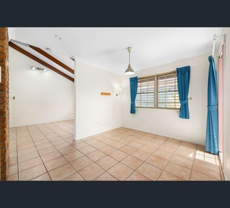 4 Ophelia Court, Sunnybank Hills, Qld 4109 - Photo 2
