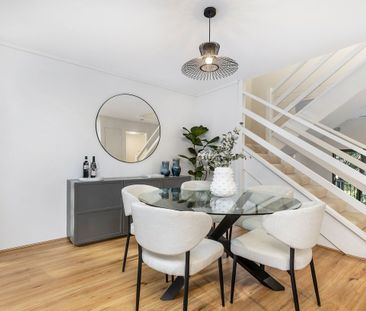 Bright contemporary living in a sought-after Lane Cove setting - Photo 2