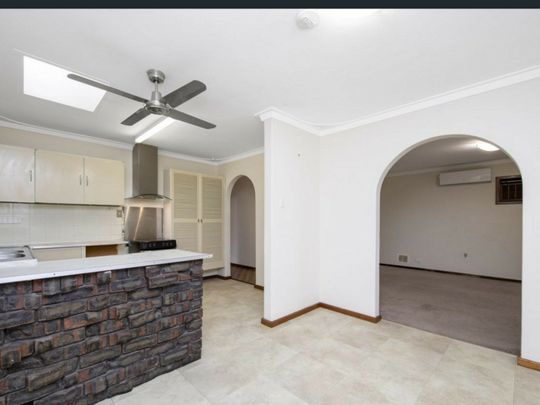 Peaceful Home: 4-Bed with Large Workshop - Photo 1