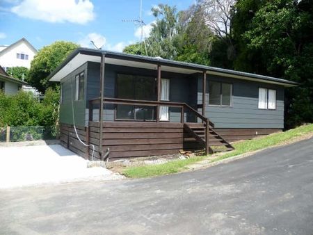 Enjoy the best that this handy Hillcrest location has to offer. - Photo 2