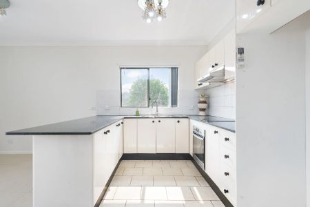 Easy-care Apartment Living Close To Schools, Parks & More - Photo 3