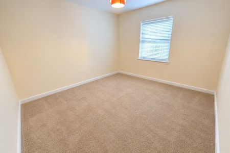 Chobham Road, Woking, Surrey, GU21 - Photo 4