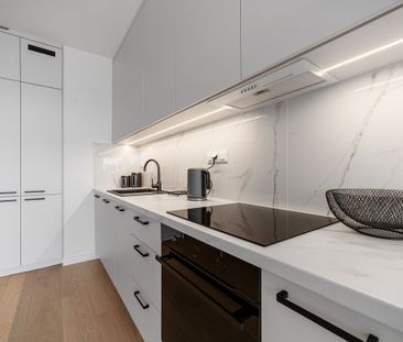 2 pok. / Taras / Ogród / Miejsce postojowe - Zdjęcie 3