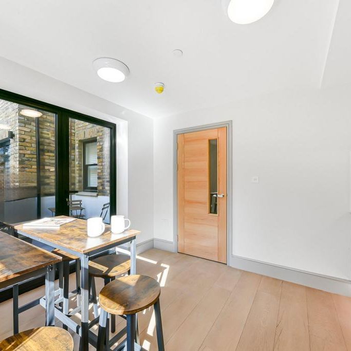 Studio to rent - Photo 1