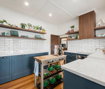 2 Bedroom + Study Top-Floor Art Deco Elegance in the Heart of St Kilda - Photo 3