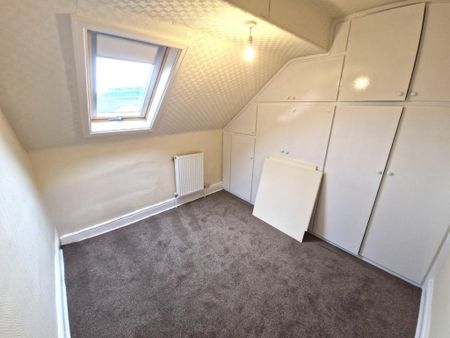 3 bedroom flat to rent - Photo 3