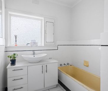 CLOSE TO MONASH UNI - Photo 6