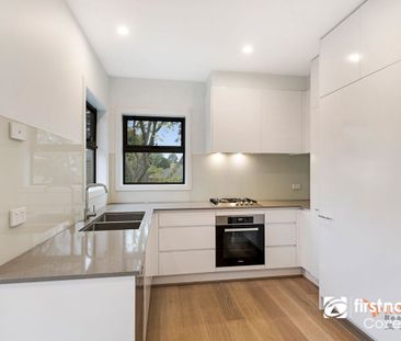 Great Location! With 2 Bedroom, 1 Bathroom & Car Space - Photo 3