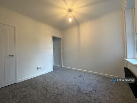 2 bedroom semi-detached house to rent - Photo 3