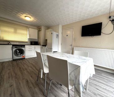 4 bedroom terraced house to rent - Photo 4
