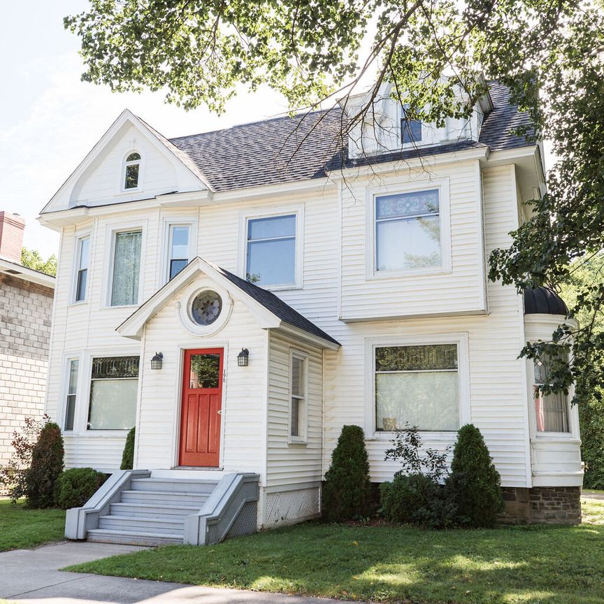 198 University Avenue - Photo 1