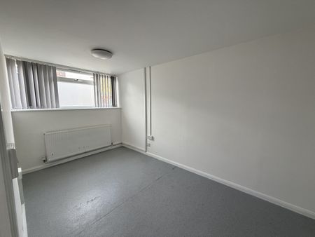 4 Bed Terraced House, The Common, E15 - Photo 5
