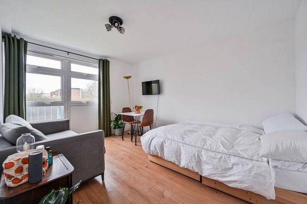 Studio to rent - Photo 1