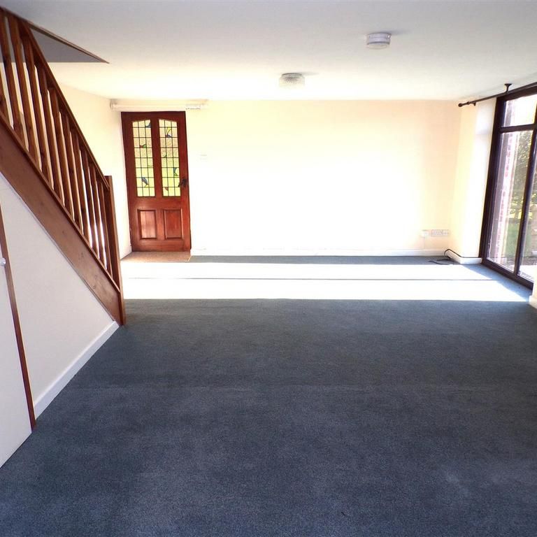 4 bedroom detached house to rent - Photo 1