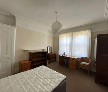 3 bedroom flat to rent - Photo 2