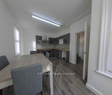 4 bedroom end of terrace house to rent - Photo 6