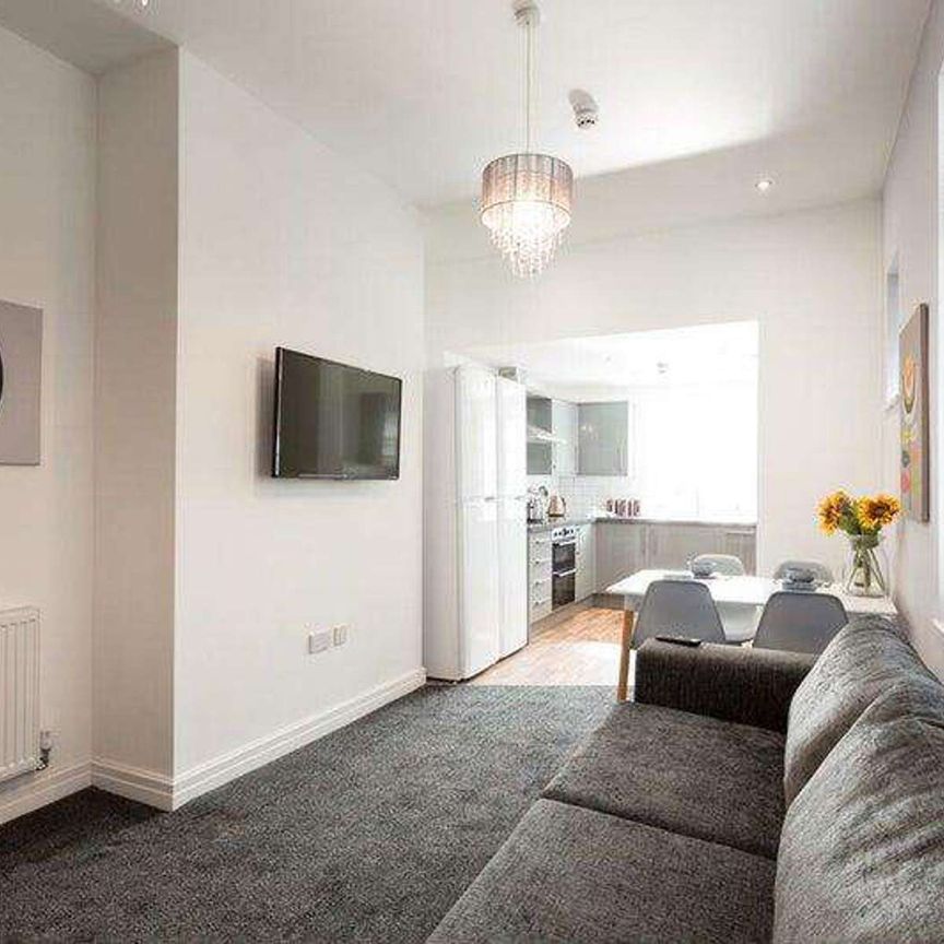 Liverpool Road Room 6 - Photo 1