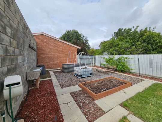 7 Mulqueeny Street, Wodonga VIC 3690 - House For Rent | Domain - Photo 1