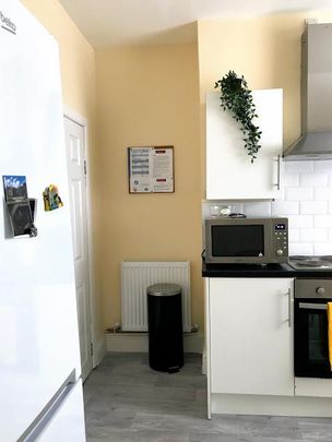 1 bed house share to rent in Briercliffe Road, Burnley, BB10 - Photo 1