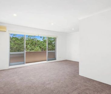 Ultra Stylish Three Bedroom Apartment - Photo 3