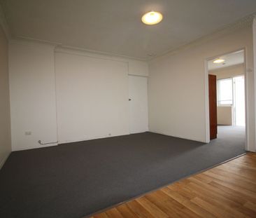 One Bedroom Unit - Superb Location! - Photo 6