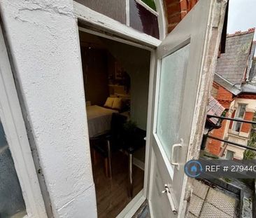 1 bedroom in a house share to rent - Photo 3