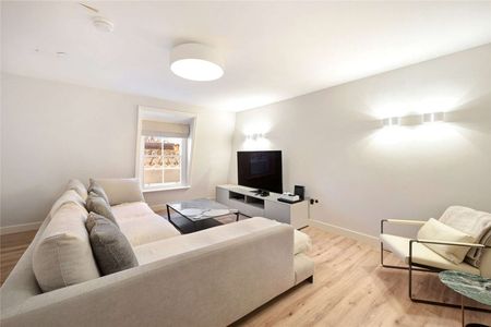 This spacious flat is situated on the 4th floor of a period building, with ample storage throughout located close to all the local amenities. - Photo 2